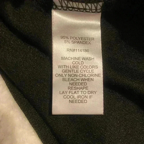 89th + Madison NWT black top with cold shoulders women’s size medium NWT - Picture 6 of 7